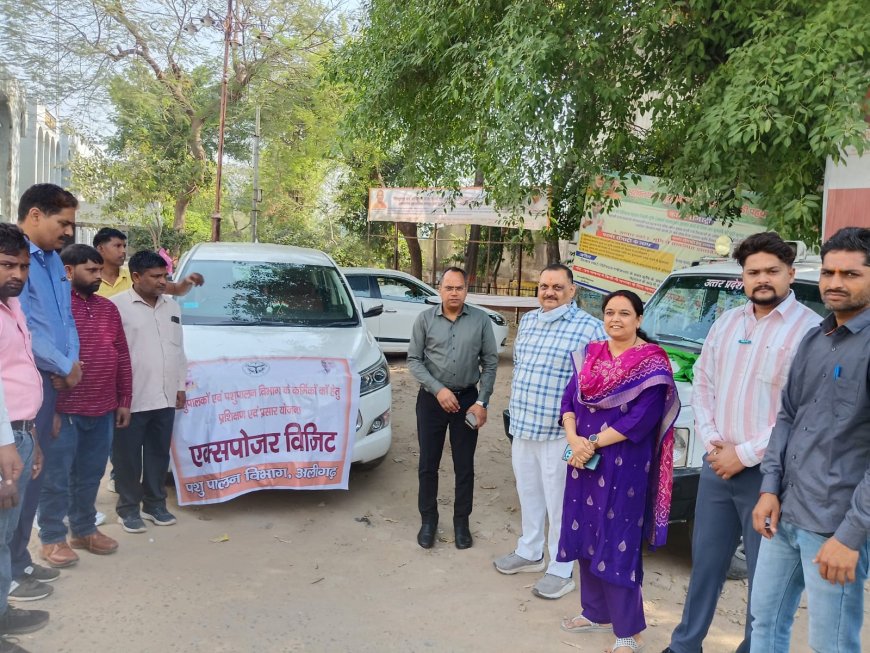 सीडीओ ने पशुपालकों को एक्सपोजर विजिट के लिए हरी झण्डी दिखाकर किया रवाना