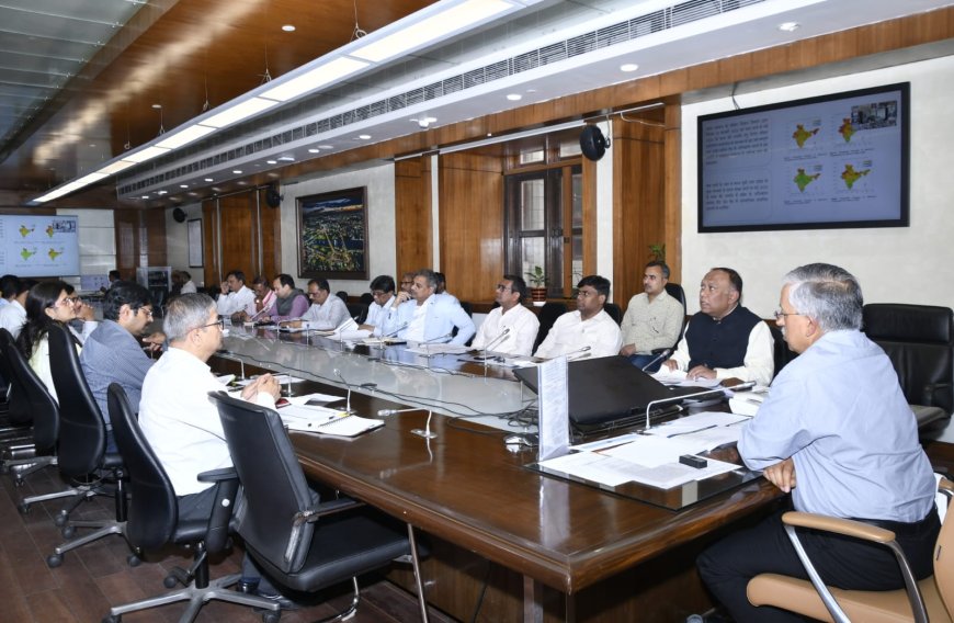 वीडियो कॉन्फ्रेन्सिंग के माध्यम से सभी मण्डलायुक्तों एवं जिलाधिकारियों के साथ साप्ताहिक समीक्षा बैठक सम्पन्न