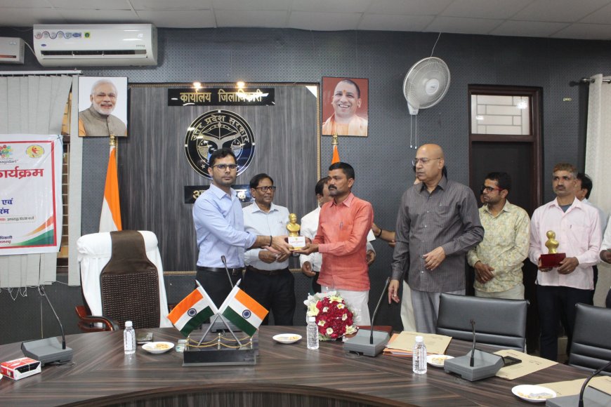 मुख्य विकास अधिकारी ने जनपद में 102 टीबी मुक्त ग्राम पंचायतों के ग्राम प्रधानों को किया सम्मानित