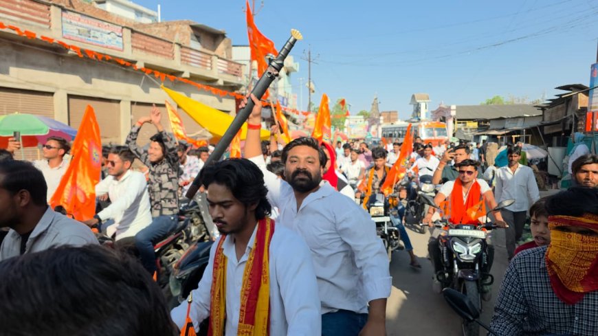 जय श्रीराम के नारों के साथ नवयुवकों ने निकाली बाइक यात्रा
