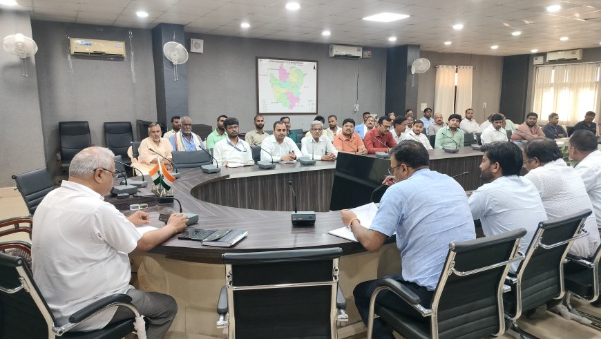 पेट्रोलियम पदार्थों की आपूर्ति को लेकर प्रशासन सतर्क, पेट्रोल पम्प संचालकों के साथ की बैठक