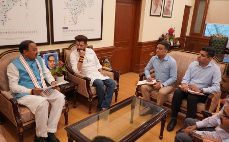 केंद्रीय मंत्री चिराग पासवान से मिले उत्तर प्रदेश के उपमुख्यमंत्री केशव प्रसाद मौर्य, यूपी को वन ट्रिलियन इकोनामी बनाने पर हुई चर्चा