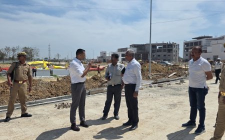 डीएम ने किया निर्माणाधीन माँ पाटेश्वरी राज्य विश्वविद्यालय का औचक निरीक्षण