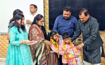 अमेठी में “स्कूल चलो अभियान 2026-27” का शुभारंभ, बच्चों को वितरित किए गए बैग व पाठ्य पुस्तकें