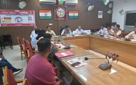 मुख्य विकास अधिकारी की अध्यक्षता में हुई संचारी रोग नियंत्रण एवं घर घर दस्तक अभियान की बैठक