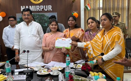 जनपद प्रभारी मंत्री रामकेश निषाद की अध्यक्षता में हुई विकास कार्यों एवं कानून व्यवस्था की समीक्षा बैठक