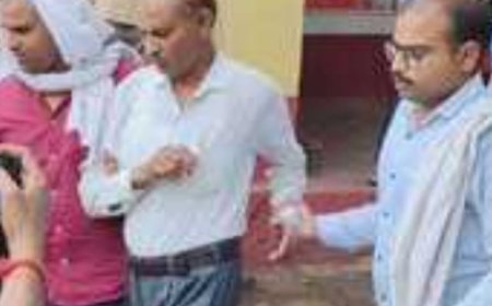 रिटायर्ड फौजी से रिश्वत मांगने वाला चकबंदी न्यायालय का पेशकार गिरफ्तार