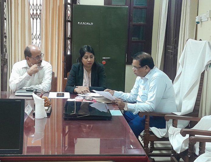 नोडल अधिकारी राष्ट्रीय लोक अदालत ने बैंक प्रतिनिधियों के साथ की बैठक