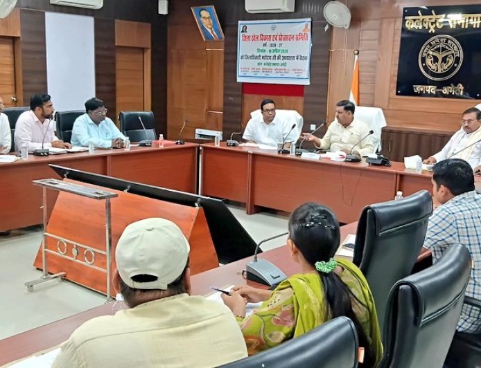 जिलाधिकारी की अध्यक्षता में जिला खेल विकास एवं प्रोत्साहन समिति की बैठक हुई आयोजित