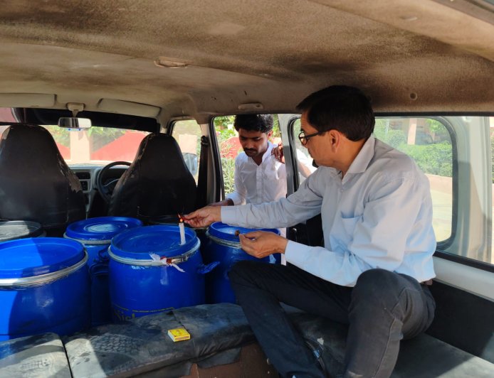 इगलास में 252 किलोग्राम संदिग्ध मिलावटी घी बरामद