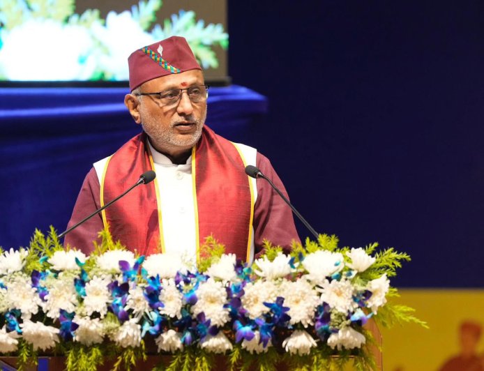 एम्स ऋषिकेश के छठे दीक्षांत समारोह में उपराष्ट्रपति ने स्नातकों से सहानुभूति, सत्यनिष्ठा और राष्ट्र निर्माण के प्रति प्रतिबद्धता के साथ सेवा करने का किया आह्वान