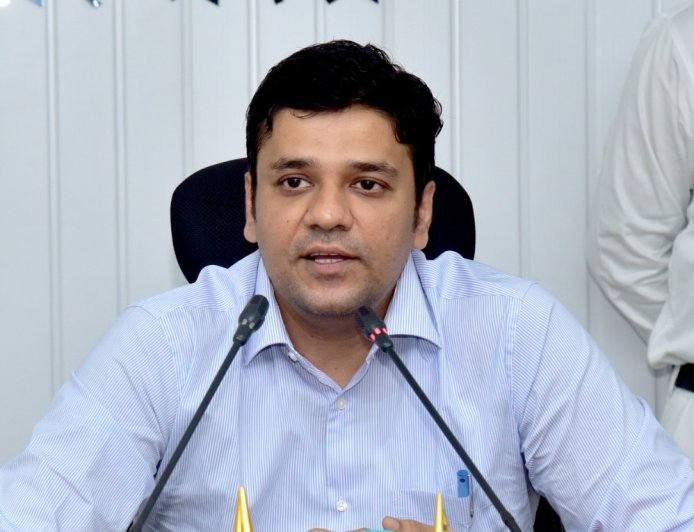 ई-ऑफिस व्यवस्था में लापरवाही पर सख्त रुख, बिना ऑनलाइन कार्य के वेतन नहीं - जिलाधिकारी