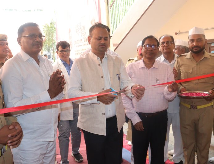 रक्तदान से बचाई जा सकती है अनमोल जिंदगी - जिलाधिकारी