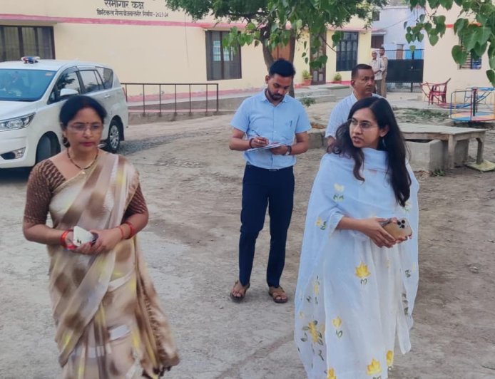 सीडीओ ने कस्तूरबा विद्यालय में शिक्षा और खान-पान की गुणवत्ता को परखा; छात्राओं से सीधा संवाद कर लिया फीडबैक