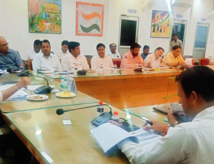 मुख्य विकास अधिकारी की अध्यक्षता में हुई सीएम डैश बोर्ड पर विकास कार्यों की बैठक