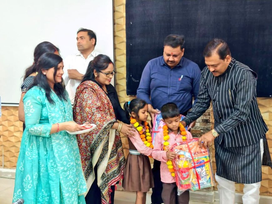 अमेठी में “स्कूल चलो अभियान 2026-27” का शुभारंभ, बच्चों को वितरित किए गए बैग व पाठ्य पुस्तकें