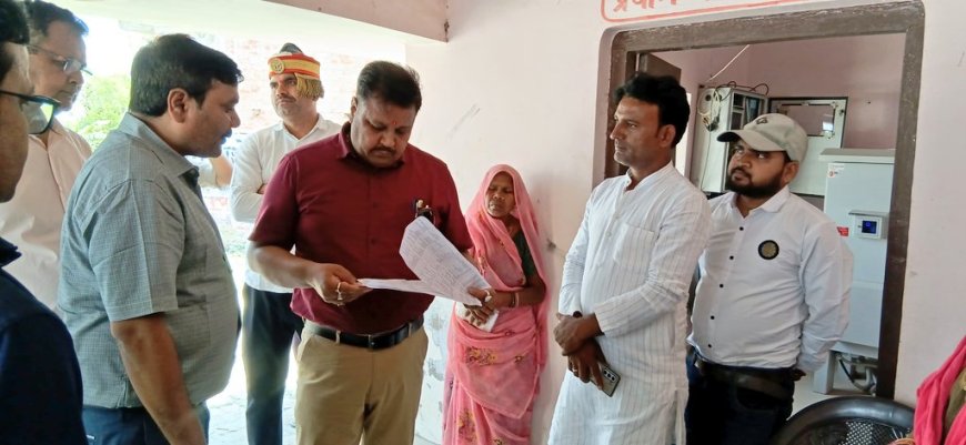 ग्राम पंचायत तुलसीपुर में फार्मर रजिस्ट्री कैंप का डीएम ने किया निरीक्षण