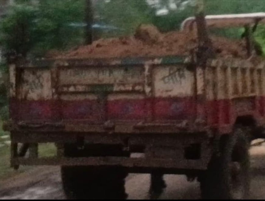 कुरारा में बेखौफ मिट्टी माफिया: पुलिस के संरक्षण और सत्ता के रसूख में उड़ा रहे नियमों की धज्जियाँ