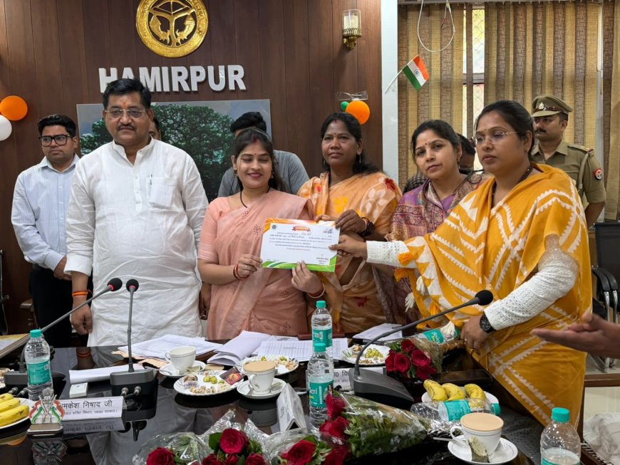 जनपद प्रभारी मंत्री रामकेश निषाद की अध्यक्षता में हुई विकास कार्यों एवं कानून व्यवस्था की समीक्षा बैठक