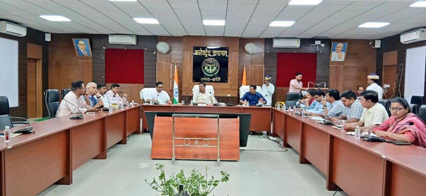 किसानों की फार्मर रजिस्ट्री आईडी बनाने में तेजी लाने के निर्देश, डीएम ने ली समीक्षा बैठक