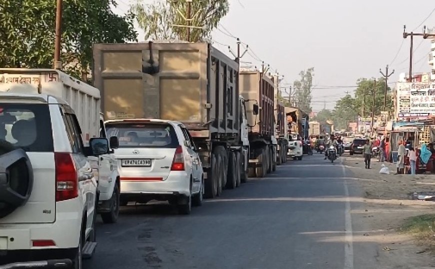 जाम में जकड़ा उतरौला: स्कूल के बच्चे से लेकर आमजन तक हर कोई परेशान
