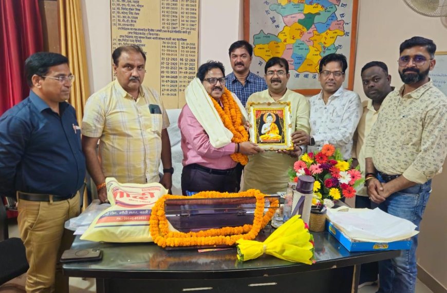 अपर निदेशक डॉ0 जीवन लाल के सेवानिवृत्ति पर पशुधन प्रसार अधिकारी संघ उत्तर प्रदेश ने विदाई एवं सम्मान समारोह का किया आयोजन