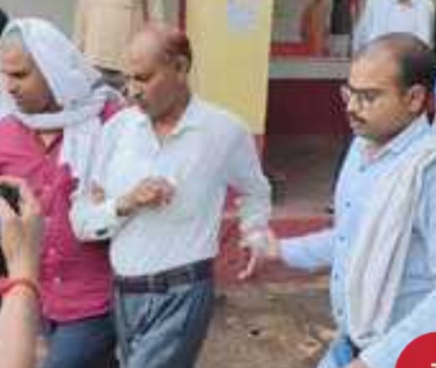रिटायर्ड फौजी से रिश्वत मांगने वाला चकबंदी न्यायालय का पेशकार गिरफ्तार