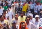 तानाशाही नहीं चलेगी के नारों से गूंजा कलेक्ट्रेट, डीएम कार्यालय के बाहर प्रदर्शन
