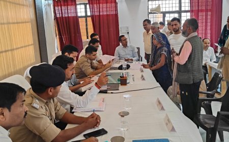 जिलाधिकारी की अध्यक्षता में संपूर्ण समाधान दिवस सम्पन्न, शिकायतों के त्वरित एवं गुणवत्तापूर्ण निस्तारण के दिए निर्देश
