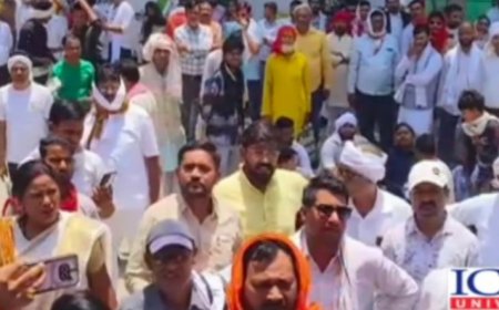 तानाशाही नहीं चलेगी के नारों से गूंजा कलेक्ट्रेट, डीएम कार्यालय के बाहर प्रदर्शन
