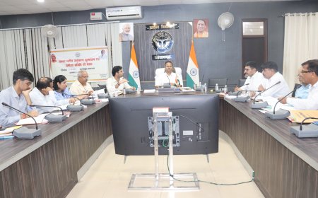 जिलाधिकारी की अध्यक्षता में सीएम डैशबोर्ड के आधार पर विभागों के प्रगति की समीक्षा बैठक आयोजित, दिए आवश्यक दिशा निर्देश