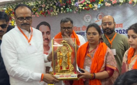 डिप्टी सीएम ब्रजेश पाठक प्रशिक्षण वर्ग में हुए शामिल, कार्यक्रम में पूर्व भाजपा जिलाध्यक्ष और राठ सीओ के बीच तीखी नोकझोंक से मचा हड़कंप