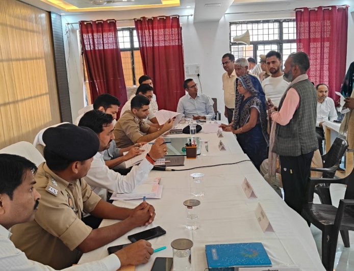 जिलाधिकारी की अध्यक्षता में संपूर्ण समाधान दिवस सम्पन्न, शिकायतों के त्वरित एवं गुणवत्तापूर्ण निस्तारण के दिए निर्देश