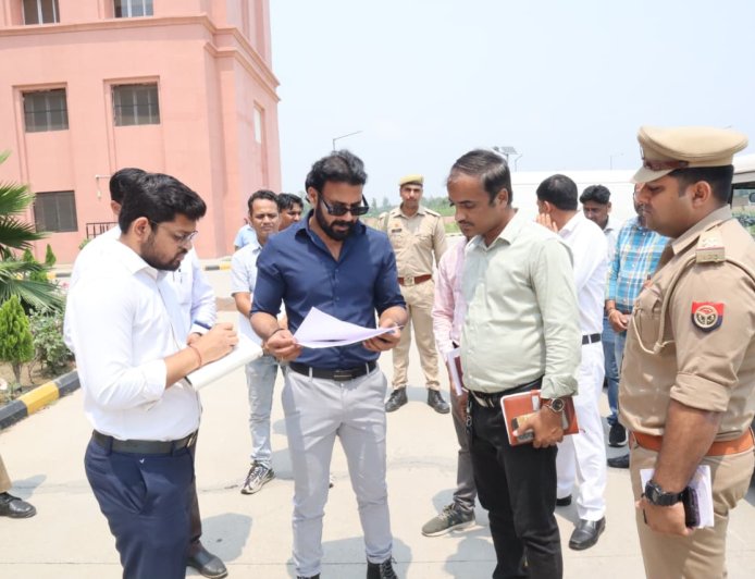जिलाधिकारी ने किया मां शाकुंभरी विश्वविद्यालय का निरीक्षण