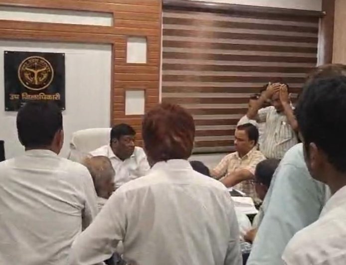 विवादित भूमि पर निर्माण के विरोध में अधिवक्ता संघ सक्रिय, एसडीएम से लगाई न्याय की गुहार