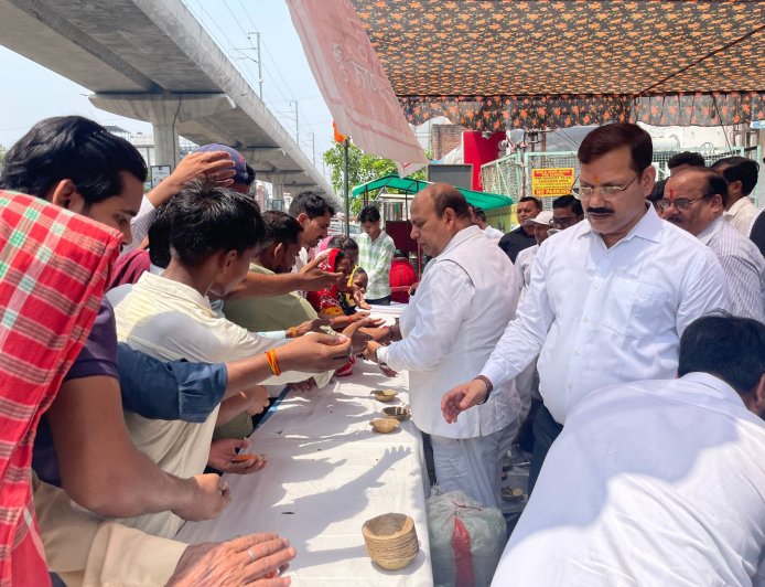 मोरल परिवार द्वारा विशाल भंडारे का किया गया आयोजन