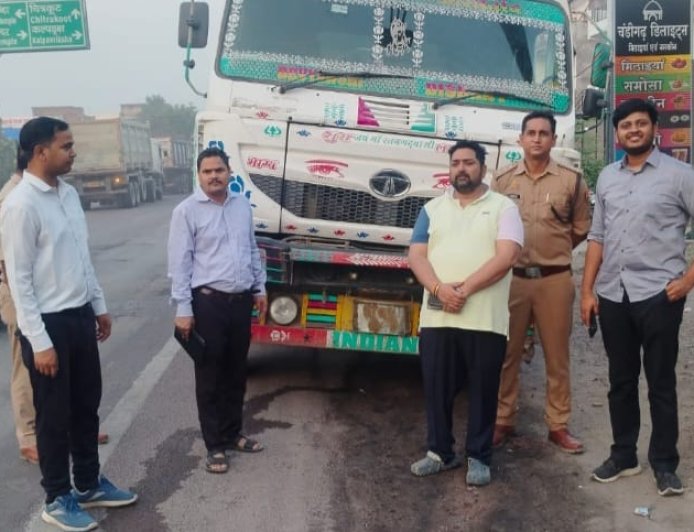 एनएच-34 पर बिना रॉयल्टी खनिज परिवहन कर रहे 16 ट्रकों पर प्रशासन की बड़ी कार्रवाई, मचा हड़कंप