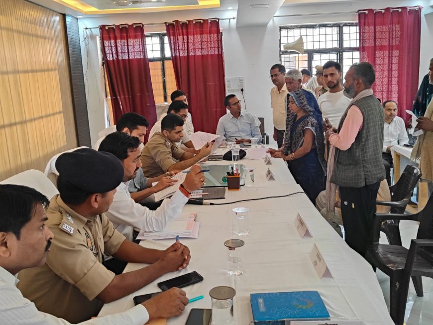जिलाधिकारी की अध्यक्षता में संपूर्ण समाधान दिवस सम्पन्न, शिकायतों के त्वरित एवं गुणवत्तापूर्ण निस्तारण के दिए निर्देश