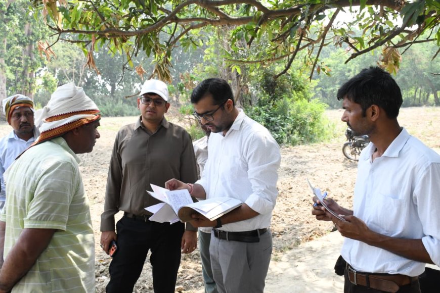जिलाधिकारी ने शिकायतकर्ता इबारत अली के शिकायती पत्र का किया स्थलीय निरीक्षण