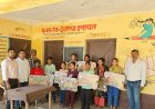 मेधावी छात्रों को स्टडी टेबल वितरण, शिक्षा को बढ़ावा देने की पहल