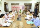 उप मुख्यमंत्री जनपद में संचालित योजनाओं व विकास कार्यों की प्रगति एवं कानून व्यवस्था की समीक्षा कर दिए निर्देश