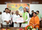 उपमुख्यमंत्री केशव प्रसाद मौर्य द्वारा पीएम किसान सम्मान निधि योजना का लाभ प्राप्त करने वाले 15 प्रगतिशील किसानों को प्रमाण पत्र देकर किया गया सम्मानित