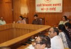 जिलाधिकारी ने की विकास एवं राजस्व कार्याें की समीक्षा बैठक