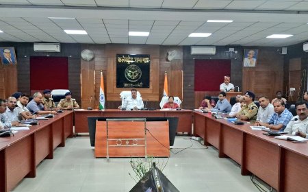 पुलिस भर्ती परीक्षा की तैयारियों की डीएम ने की समीक्षा