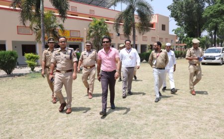 उ0प्र0 पुलिस आरक्षी परीक्षा को जनपद में शुचितापूर्ण, पारदर्शी एवं नकलविहीन सम्पन्न कराने हेतु डीएम व एसएसपी ने परीक्षा केन्द्रों का किया निरीक्षण