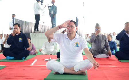 सीएम धामी ने बनबसा में किया सामूहिक योगाभ्यास, योग को दैनिक जीवन का हिस्सा बनाने का किया आह्वान