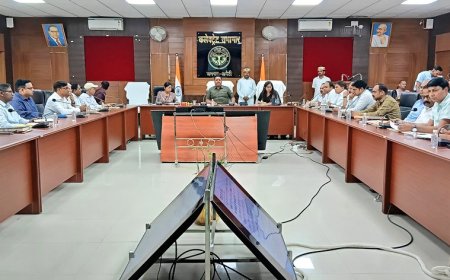 शादी अनुदान योजना को लेकर जिलाधिकारी ने की समीक्षा बैठक