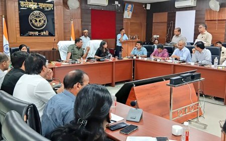 जिलाधिकारी ने की कर-करेत्तर, राजस्व वसूली एवं राजस्व कार्यों की समीक्षा