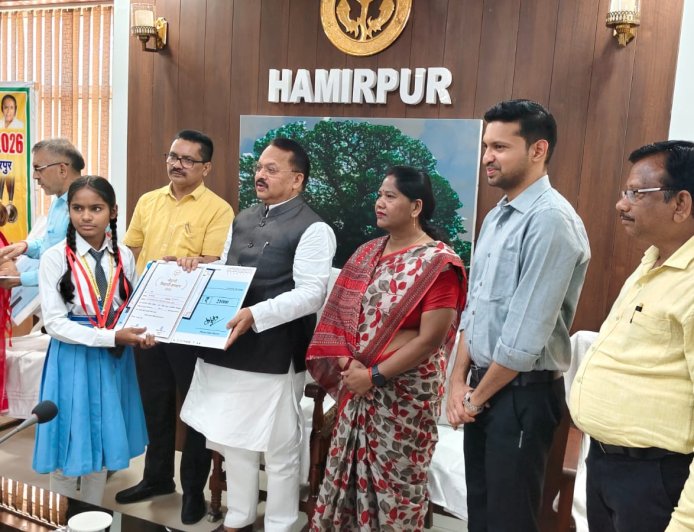 मेधावी विद्यार्थियों का सम्मान, शिक्षा और प्रतिभा को मिला प्रोत्साहन