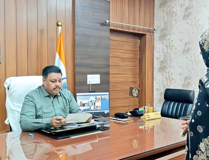 जनसुनवाई में जिलाधिकारी ने सुनीं शिकायतें, समयबद्ध व गुणवत्तापूर्ण निस्तारण के दिए निर्देश